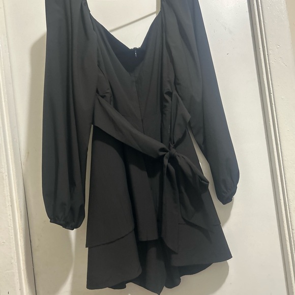 Elegant Black Long Sleeve Dress - Picture 1 of 3